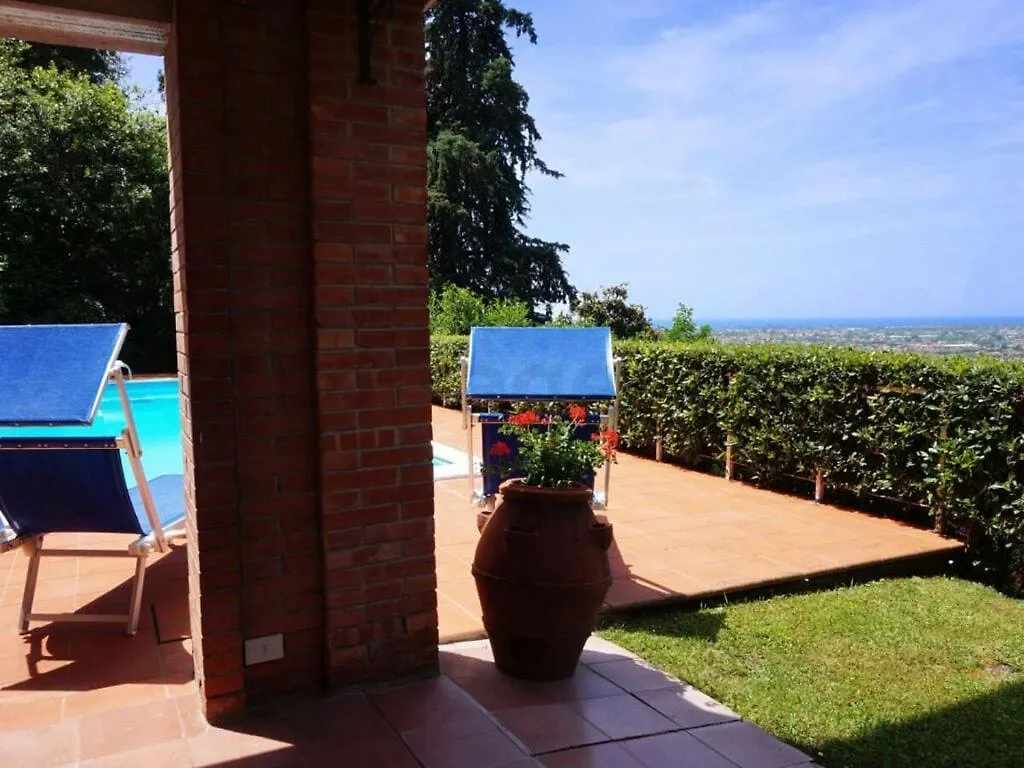 Casa de Férias Holiday House 4 Km From The Sea With Private Pool Mommio Itália